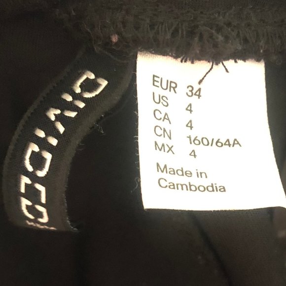 H&M BLACK MINI SKIRT - Picture 3 of 3